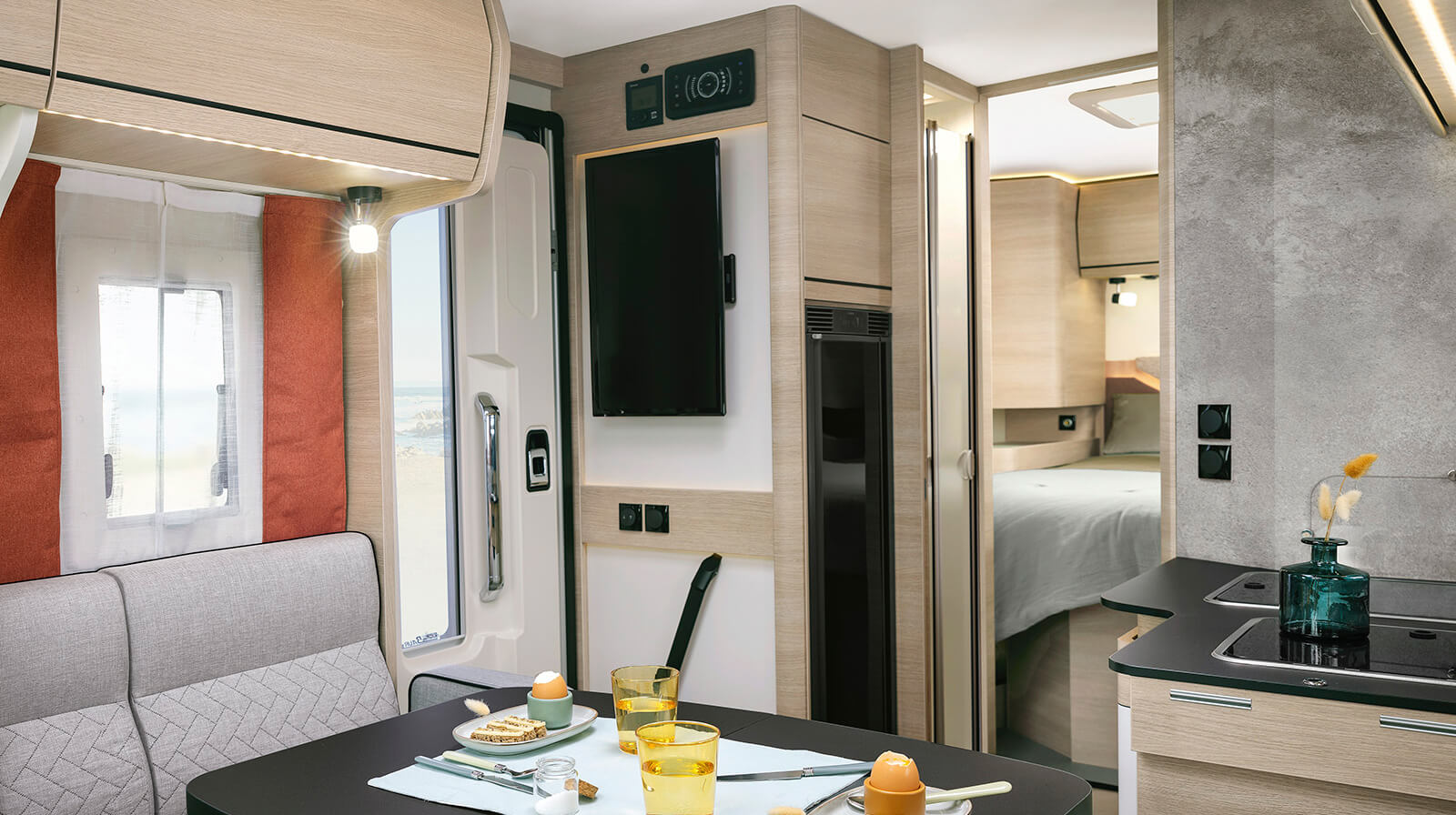 FOTO INTERNE RAPIDO Autocaravan C86 NIGHT EDITION