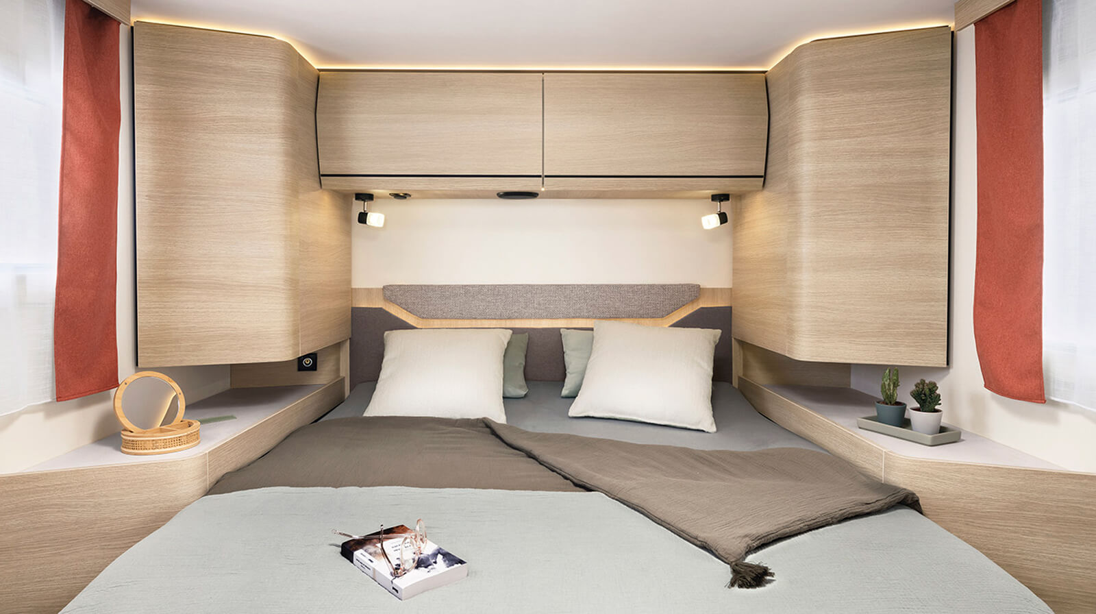 FOTO INTERNE RAPIDO Autocaravan C86 NIGHT EDITION