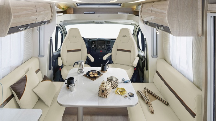 696F : Mobilio Castello